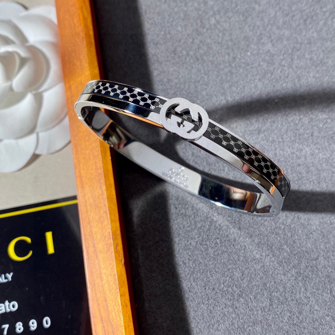 Gucci Double Vintage 18K Gold Bracelet