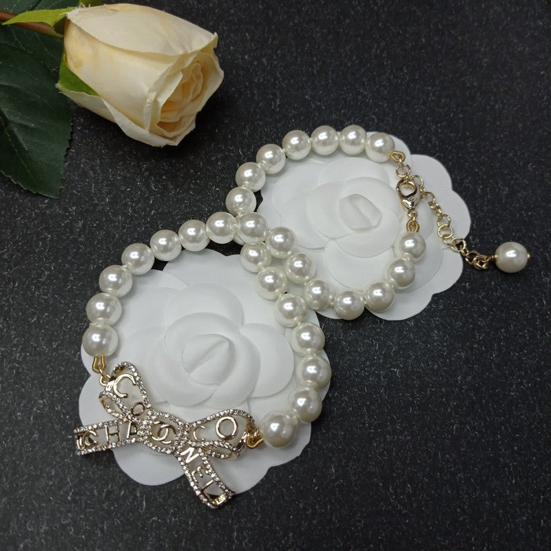 Chanel Bow Pearl 18K Gold Necklace