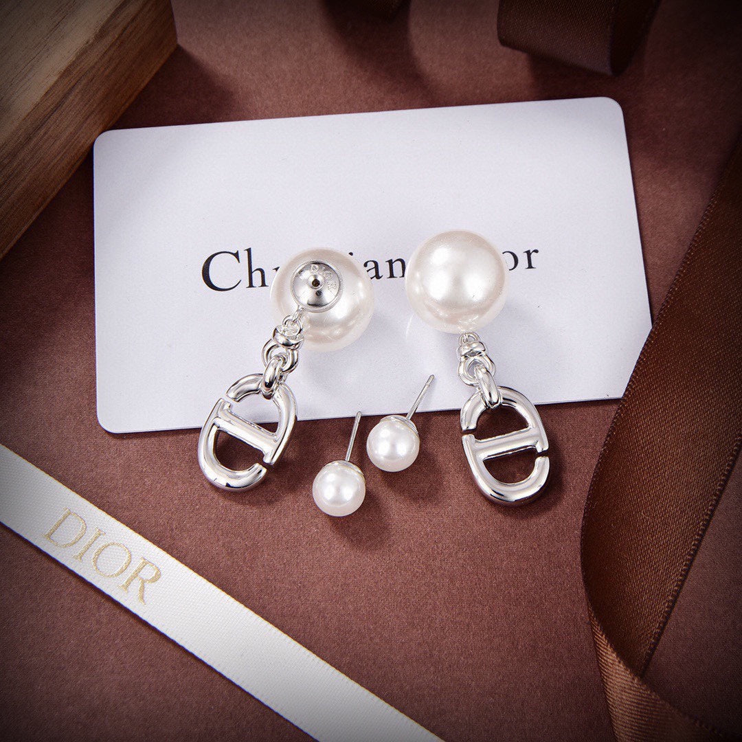 Dior 30 Montaigne 18K Gold Earrings