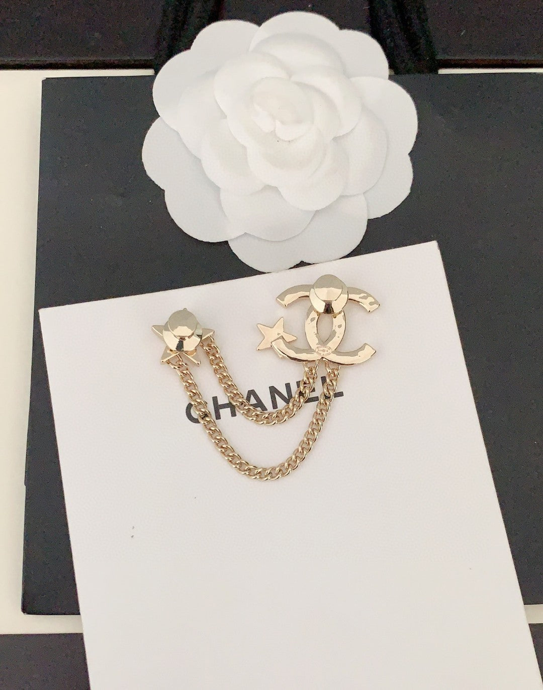 Chanel Heart Star Chain 18K Gold Brooch