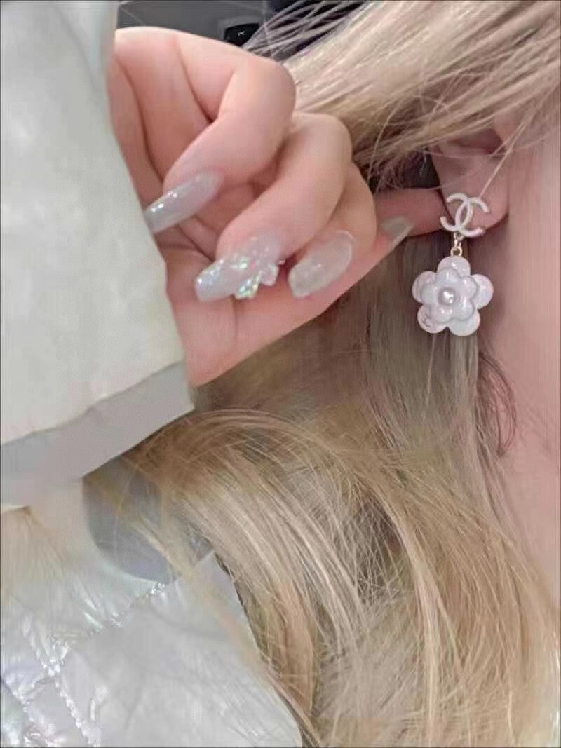 Chanel Flower Pearl 18K Gold Earrings