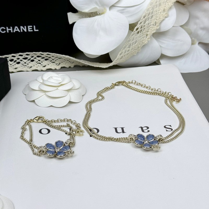 Chanel 26C Blue Flower Choker 18K Gold Necklace