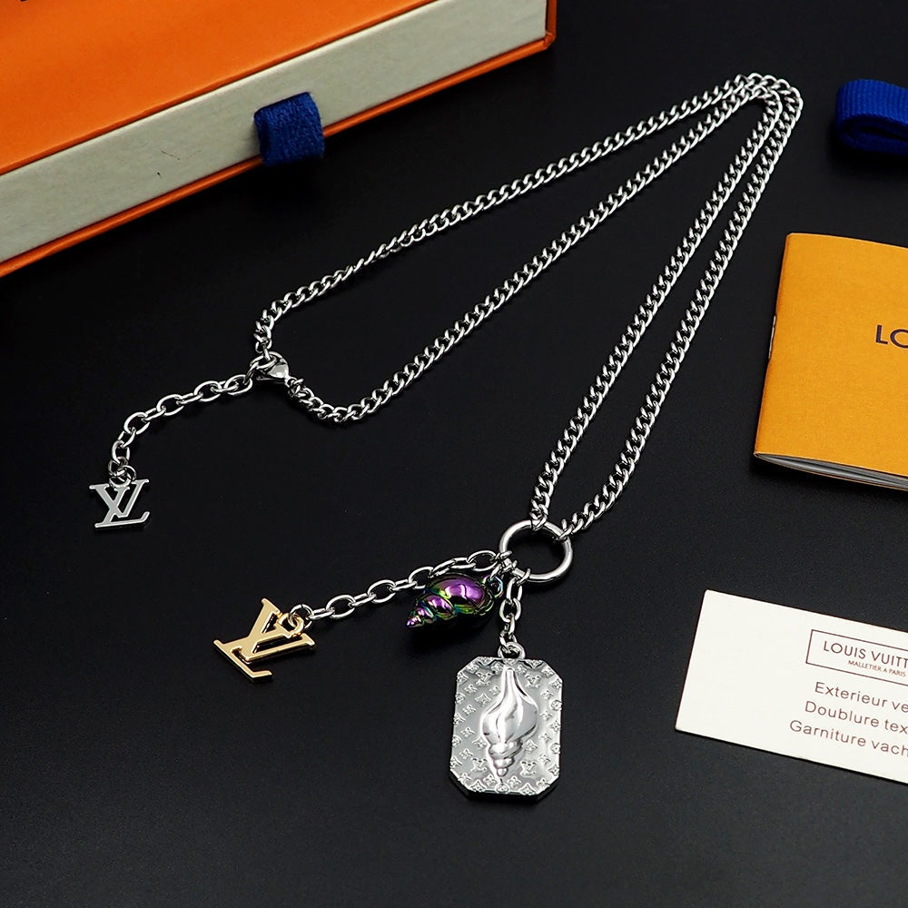 Louis Vuitton Shell 18K Gold Necklace