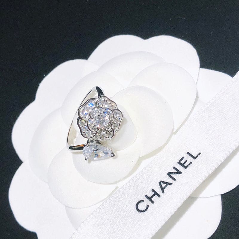 Chanel Diamond Camelia Precieux 18K Gold Ring