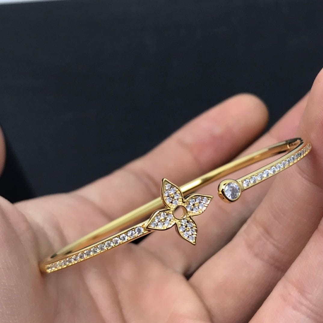 Louis Vuitton Idylle Blossom Twist 18K Gold Bracelet