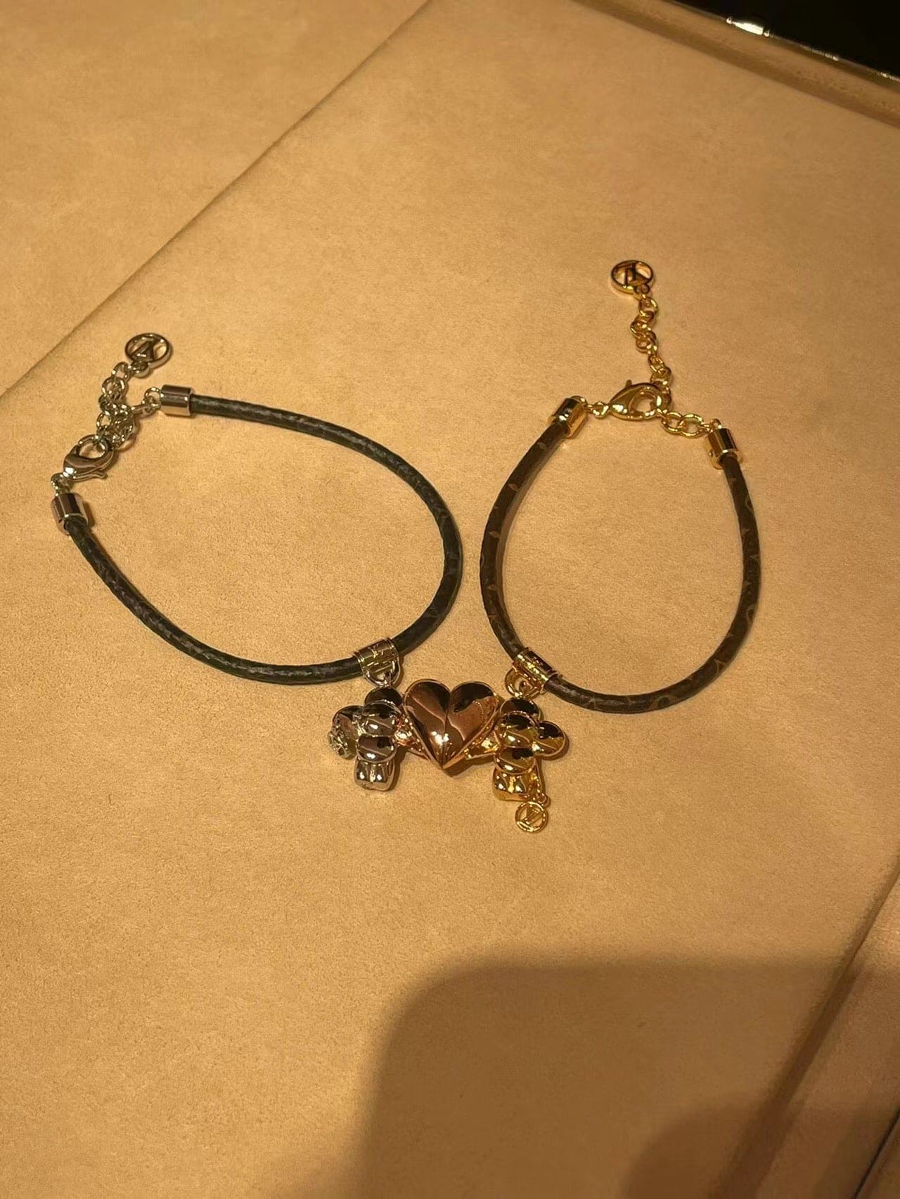 Louis Vuitton Vivienne Amour One Set 18K Gold Bracelet