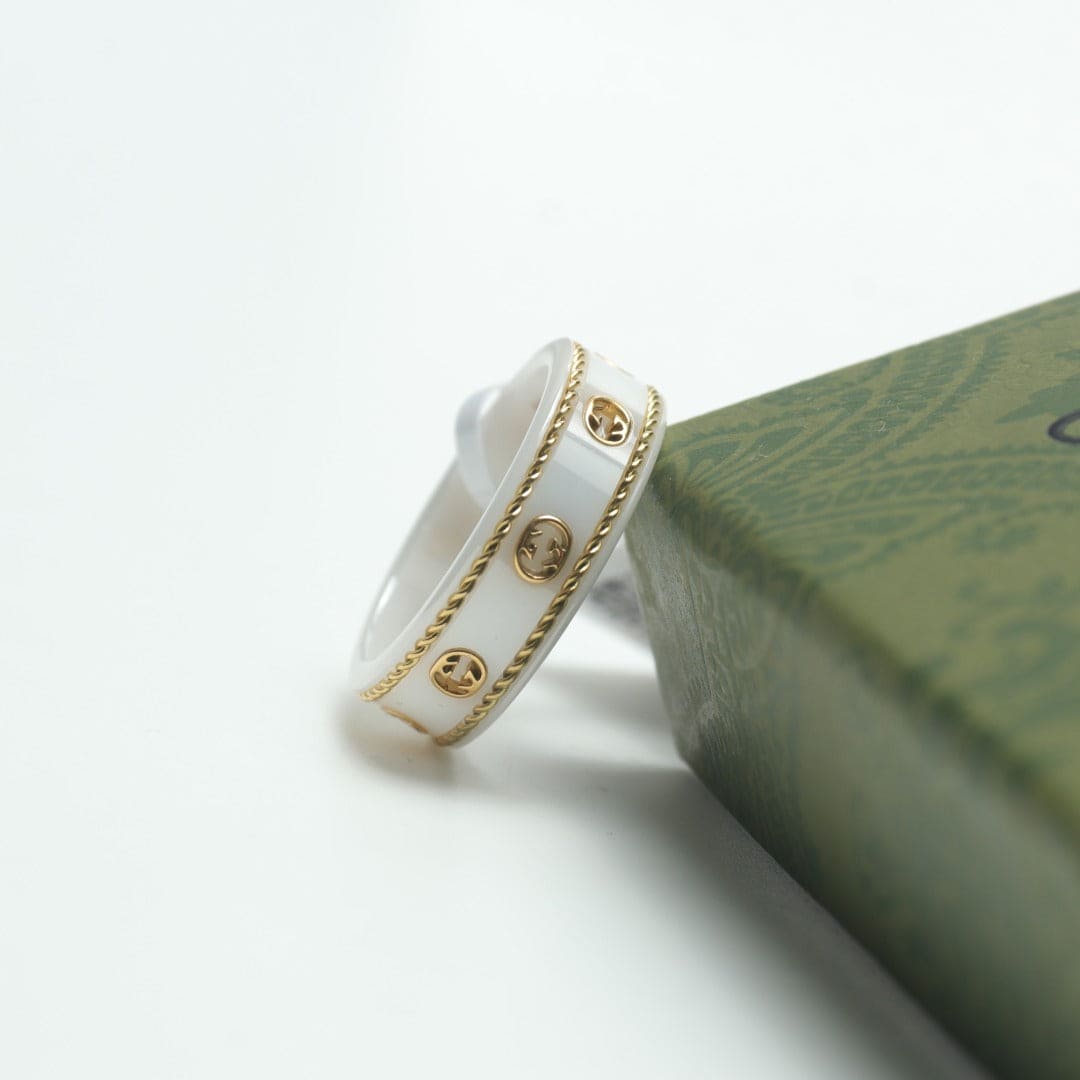 Gucci Double Interlocking Gucci Icon White Zirconia 18K Gold Ring