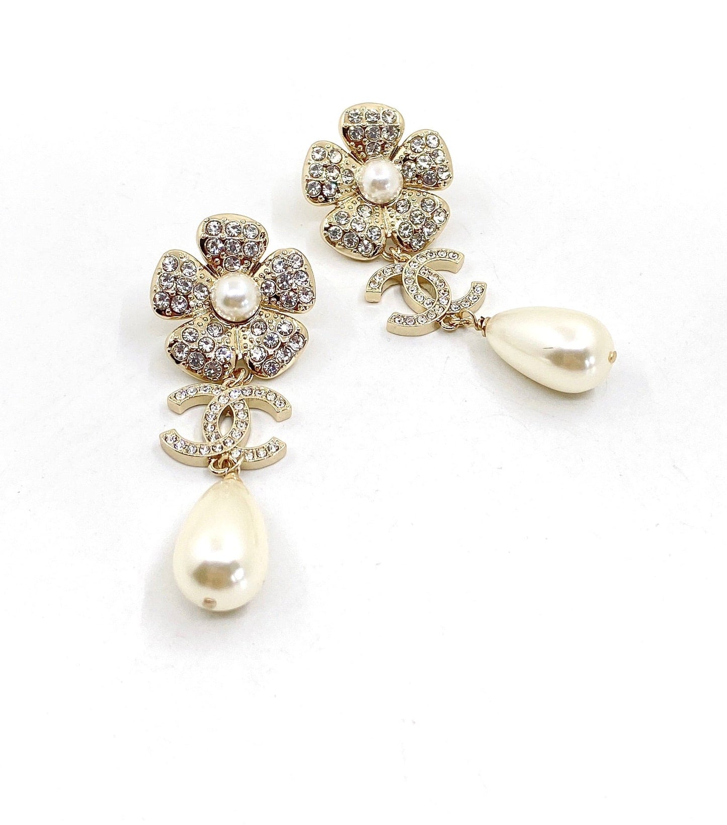 Chanel Pearl Flowers 18K Gold Earrings