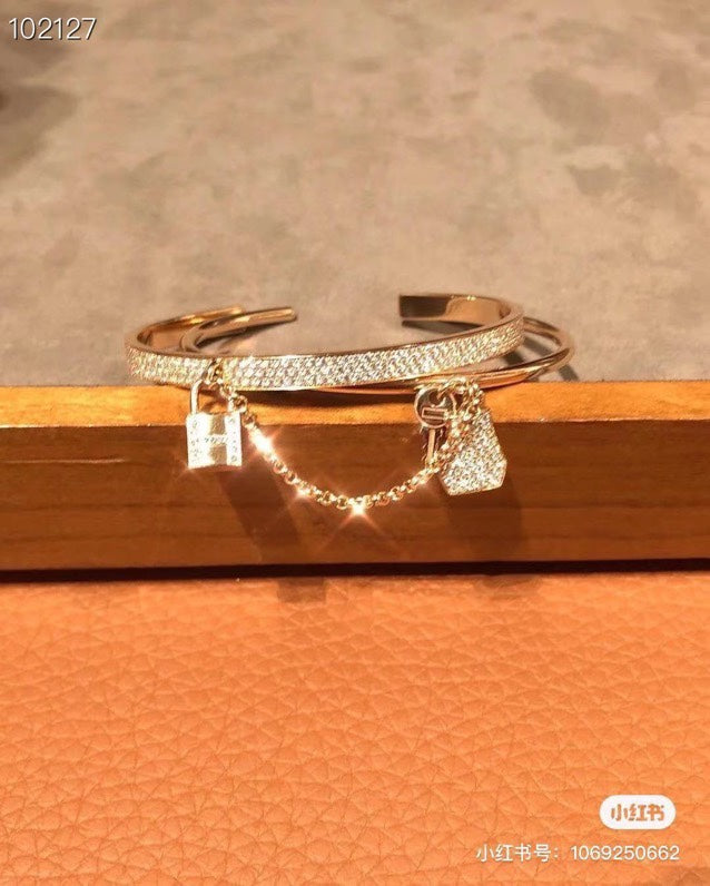 Hermes Kelly Clochette Diamonds 18K Gold Bracelet