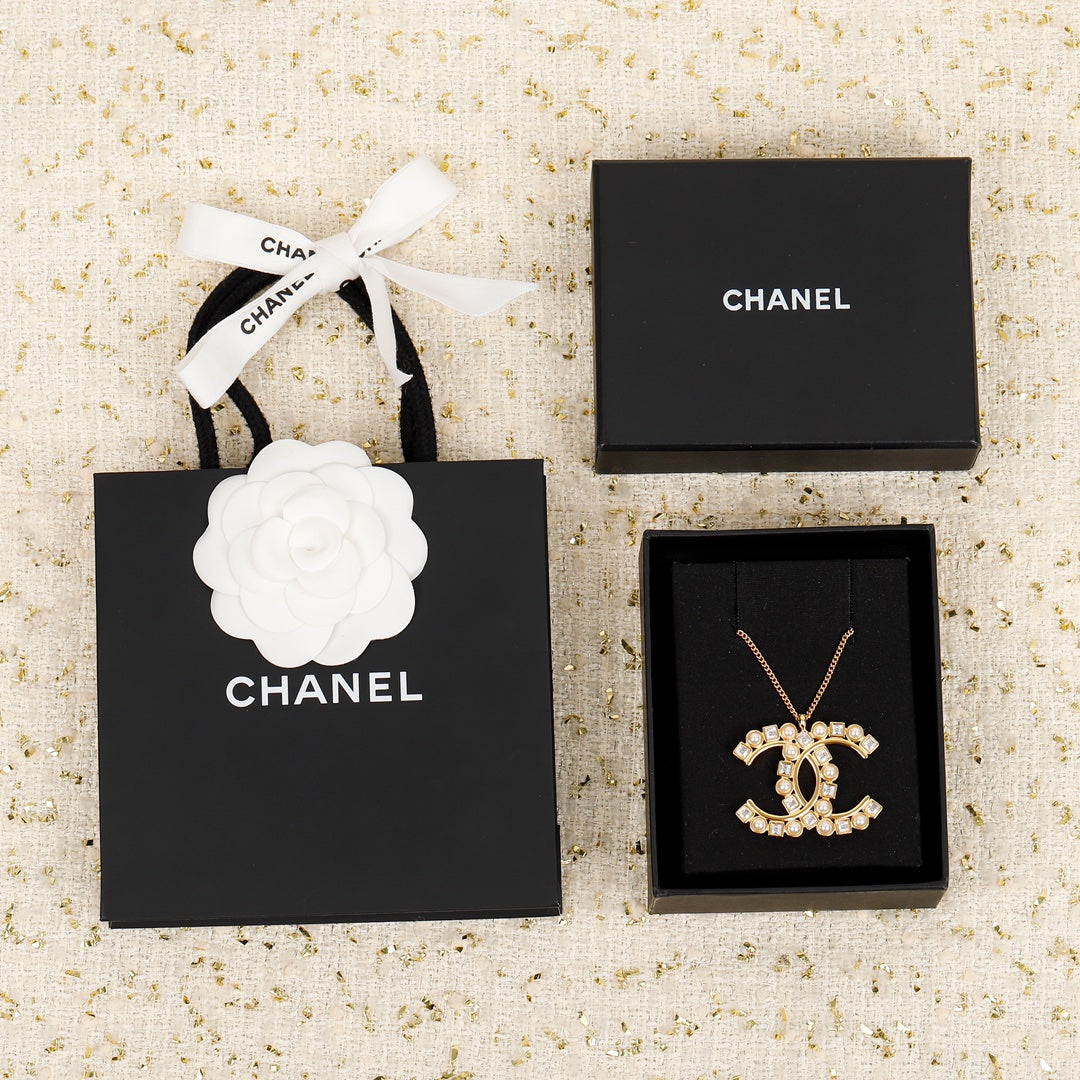 Chanel Vintage 18K Gold Necklace
