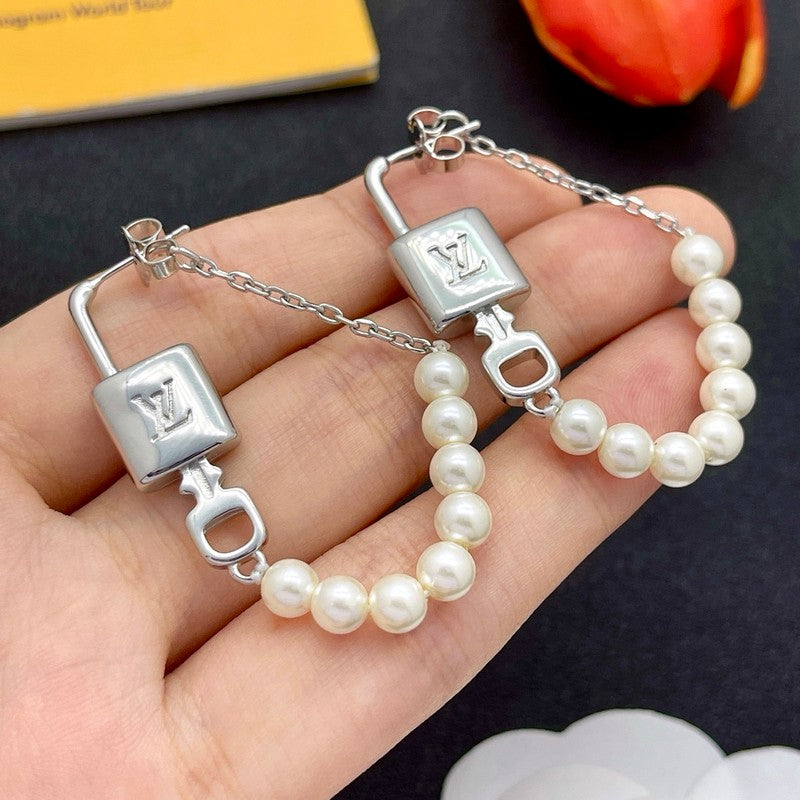Louis Vuitton Pearl Lock Gold 18K Gold Earrings
