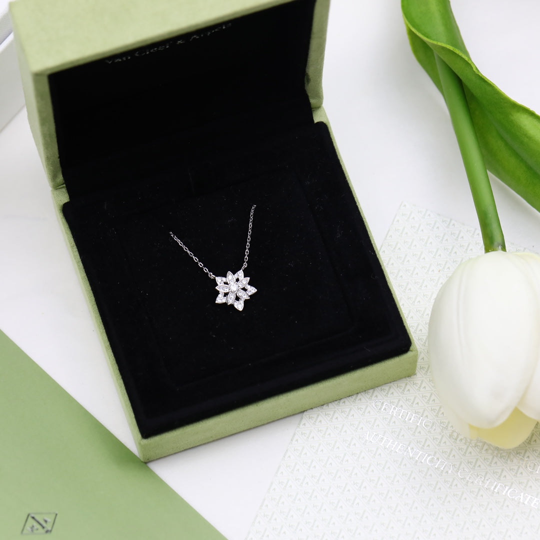 Lotus Openwork Pendant 18K Gold Necklace
