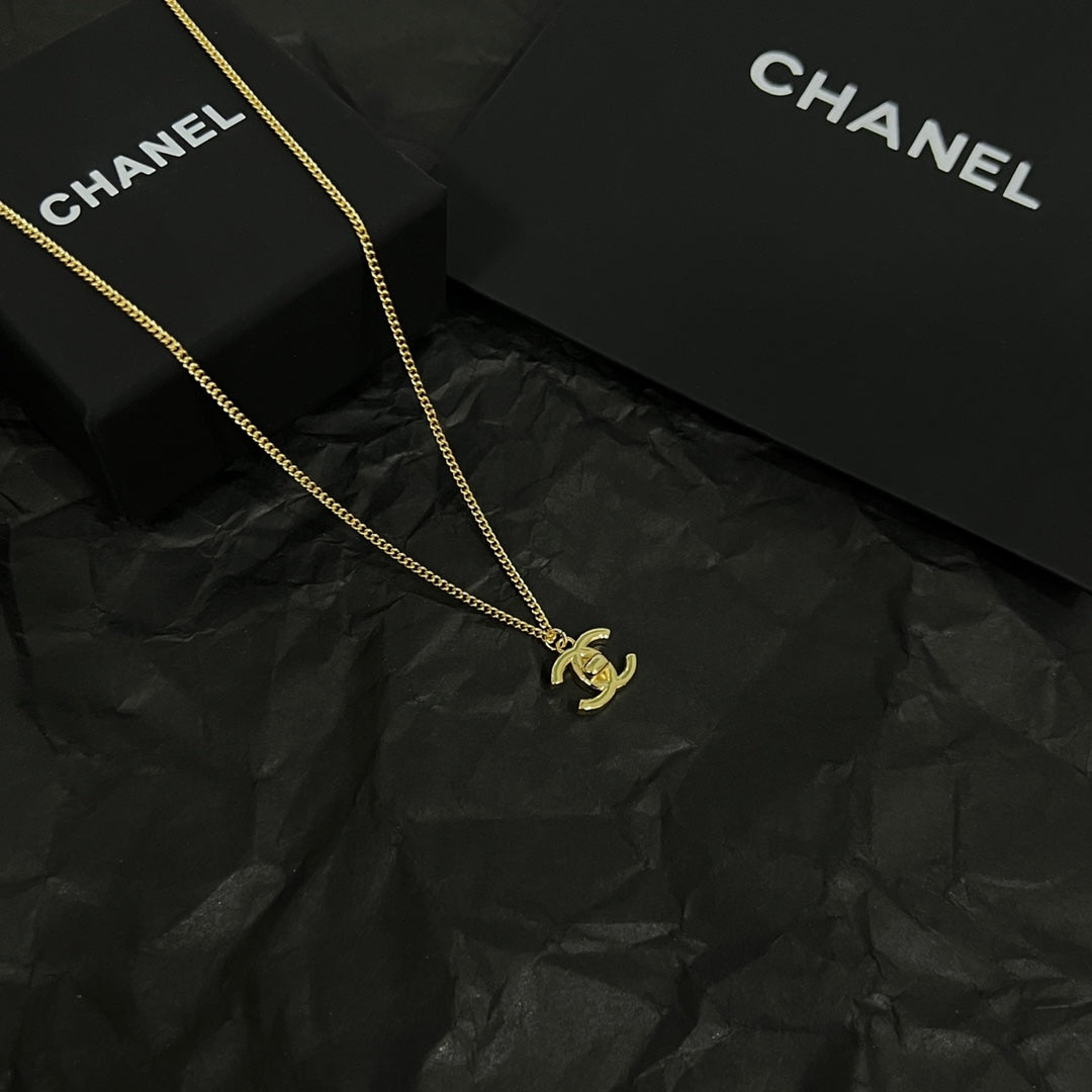 Chanel Vintage 18K Gold Necklace