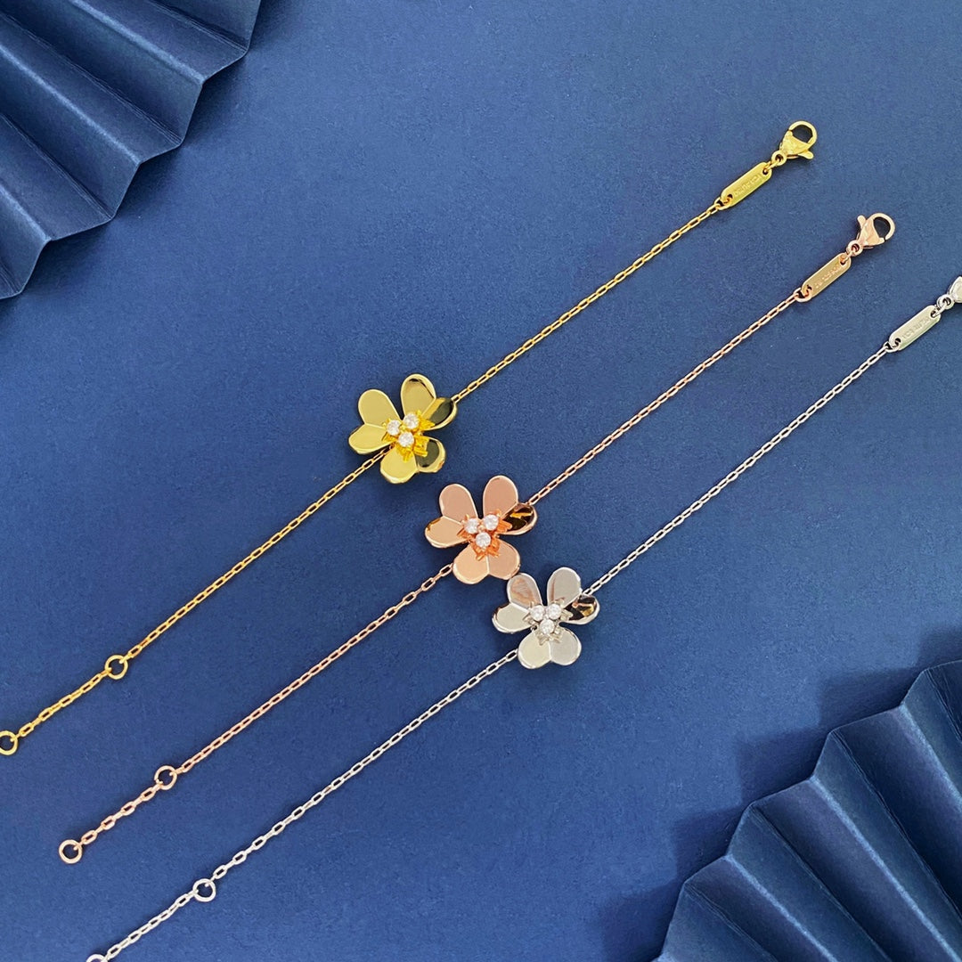 Frivole Medium Clover 18K Gold Bracelet