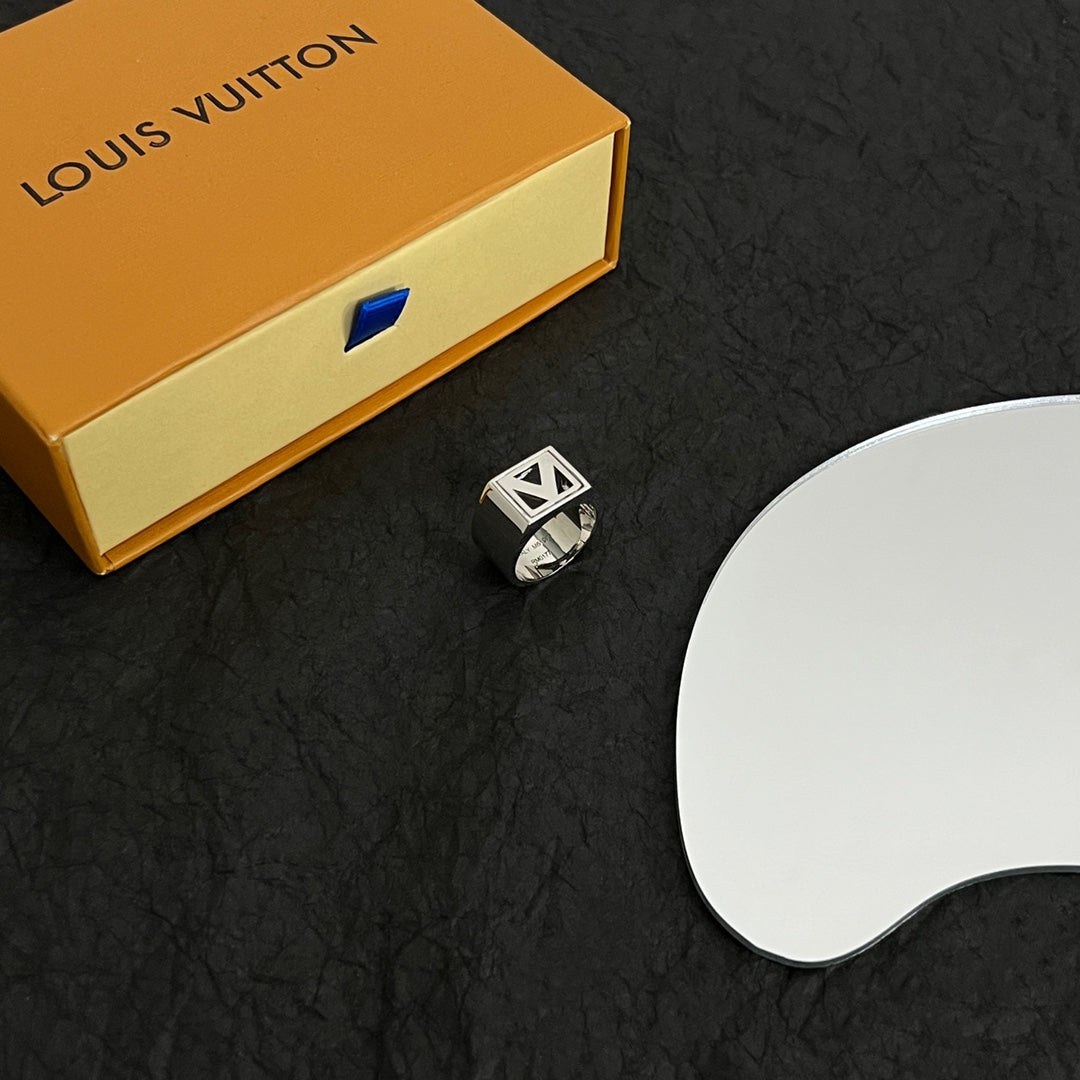 Louis Vuitton Vintage 18K Gold Ring
