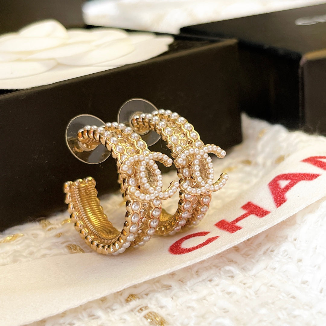 Chanel Pearls 18K Gold Earrings