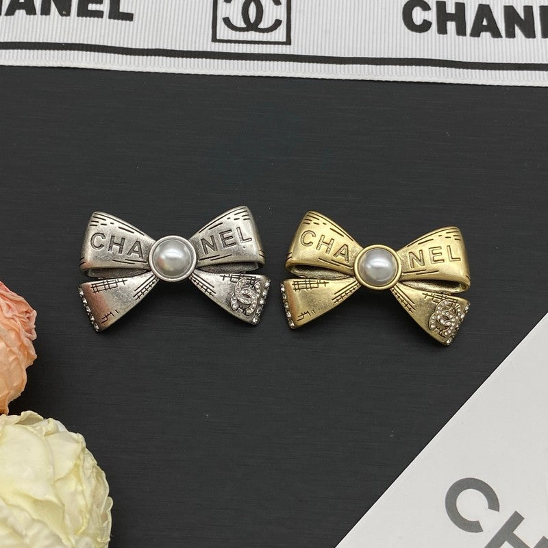 Chanel Bow Tie Pearl Gold 18K Gold Brooch