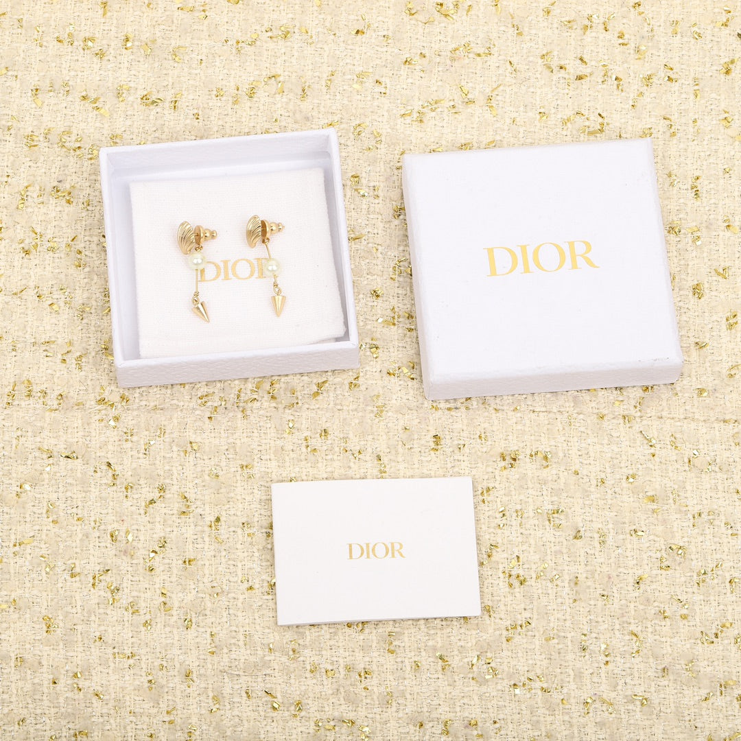 Dior Pearl Pendant 18K Gold Earrings