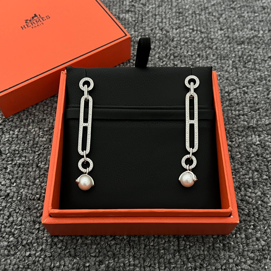 Chandra Diamonds 18K Gold Earrings