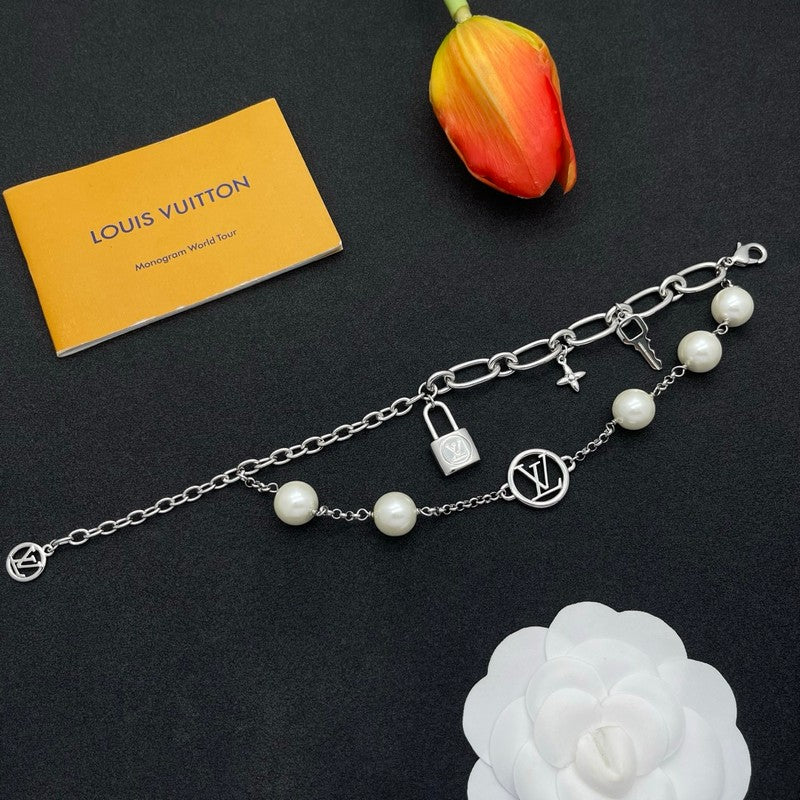 Louis Vuitton Pearl Lock Gold 18K Gold Bracelet