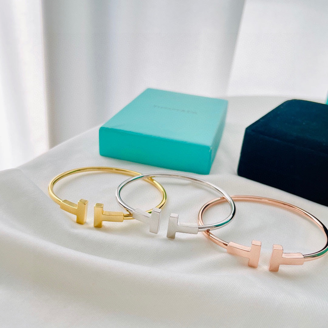 Tiffany Wire 18K Gold Bracelet