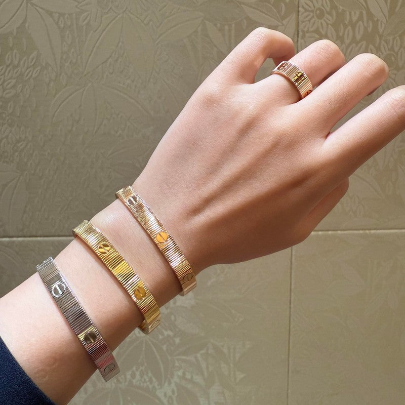 Love Unlimited 18K Gold Bracelet