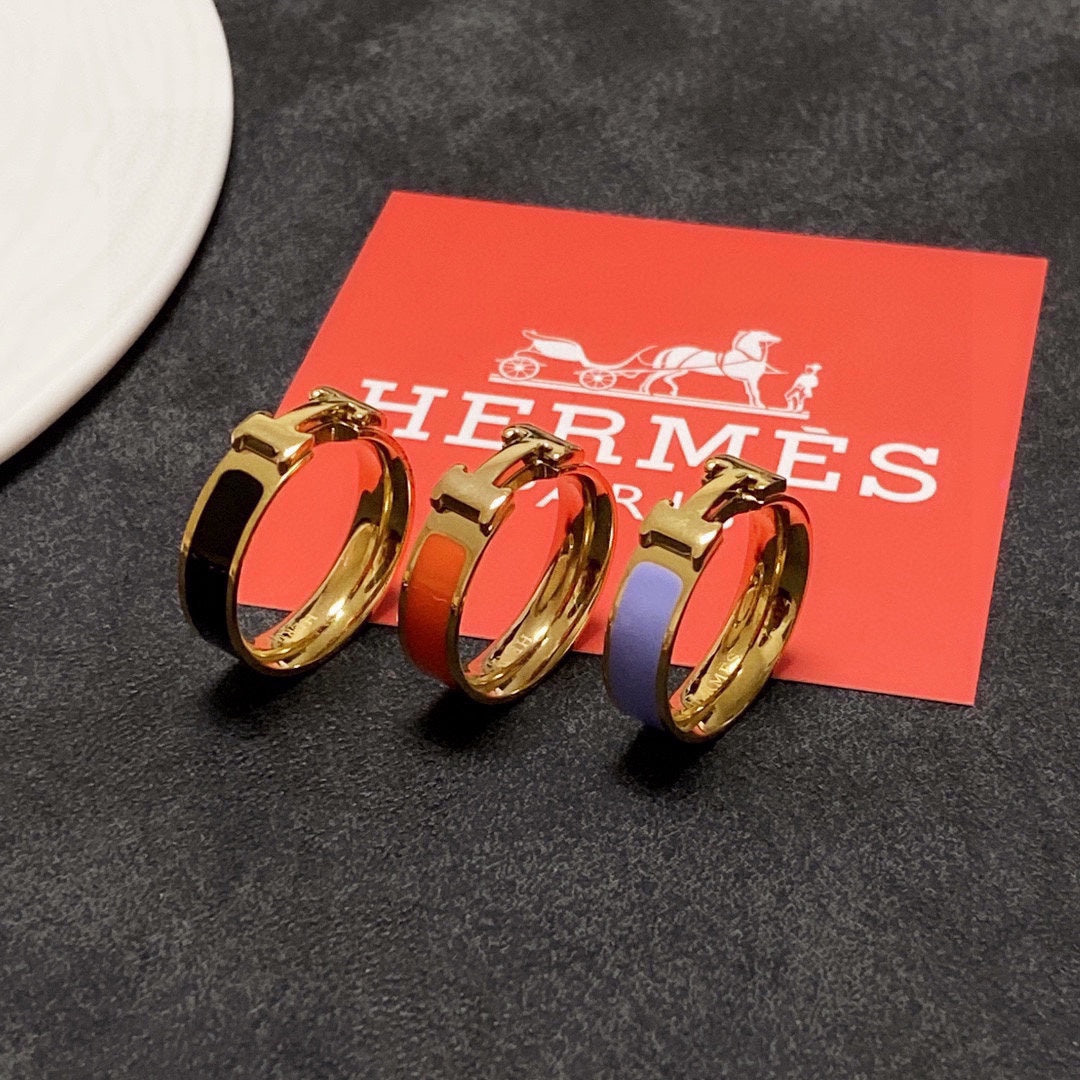 Hermes Vintage Clic 18K Gold Ring