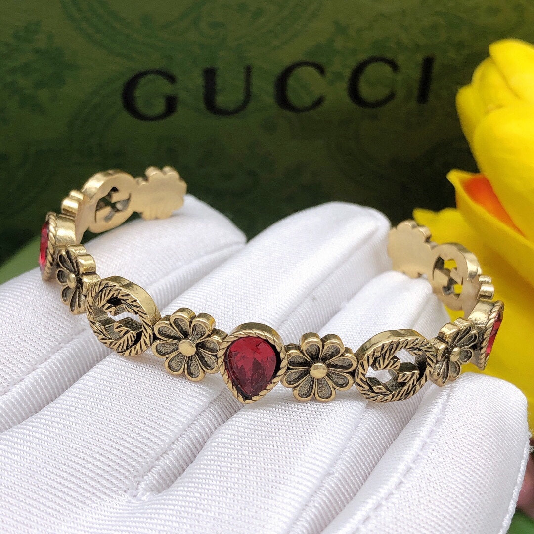 Gucci Double Flowers Red Crystals Open Cuff 18K Gold Bracelet