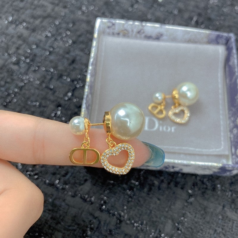 Dior 30 Montaigne Heart 18K Gold Earrings