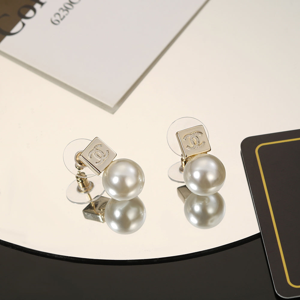 Chanel Pearls 18K Gold Earrings