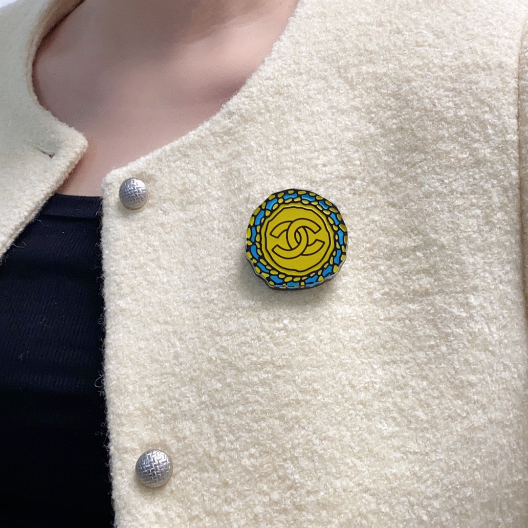 Chanel Color 18K Gold Brooch