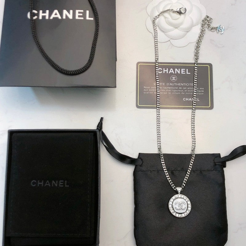 Chanel Black & White Diamond Gold 18K Gold Necklace