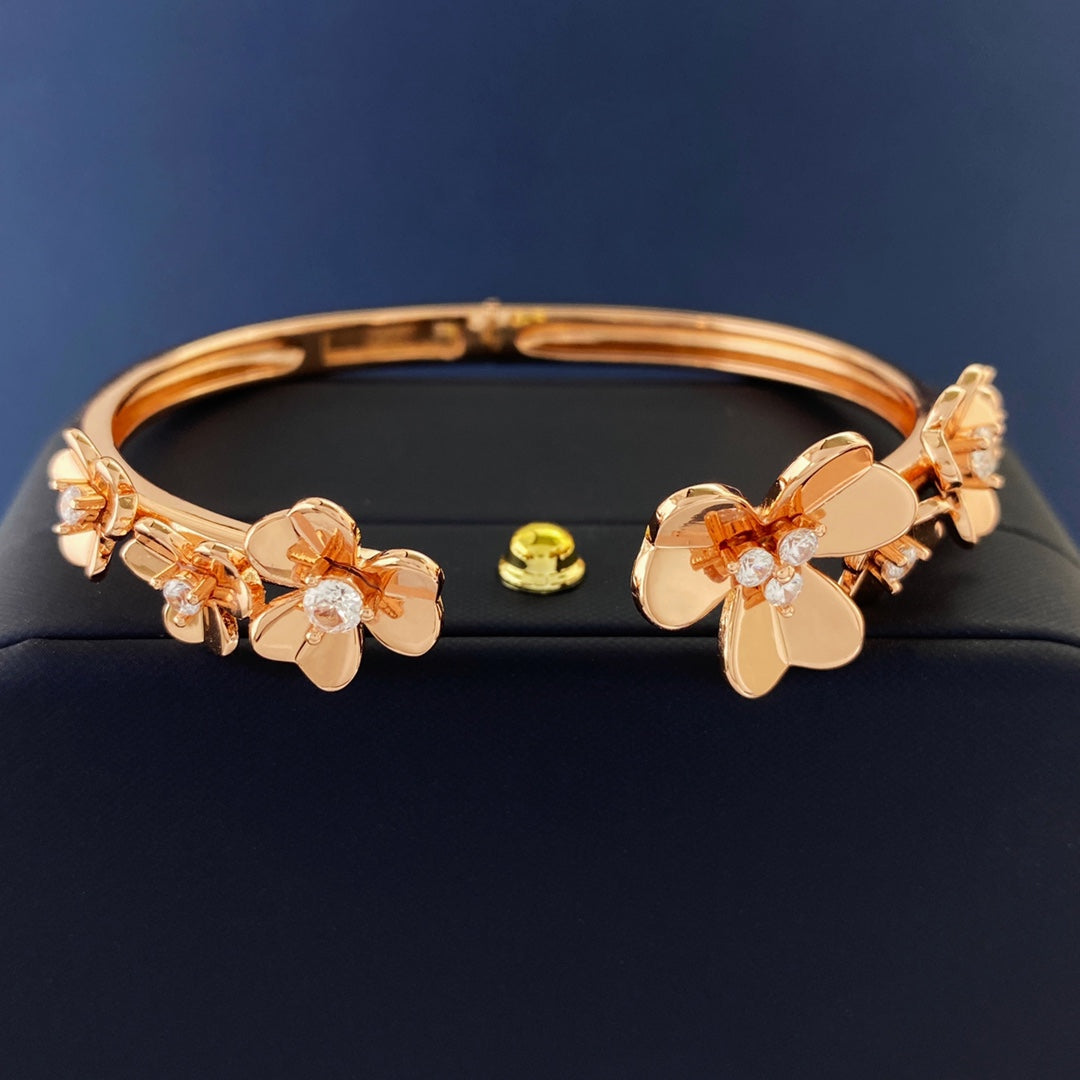 Frivole Seven Flowers 18K Gold Bracelet