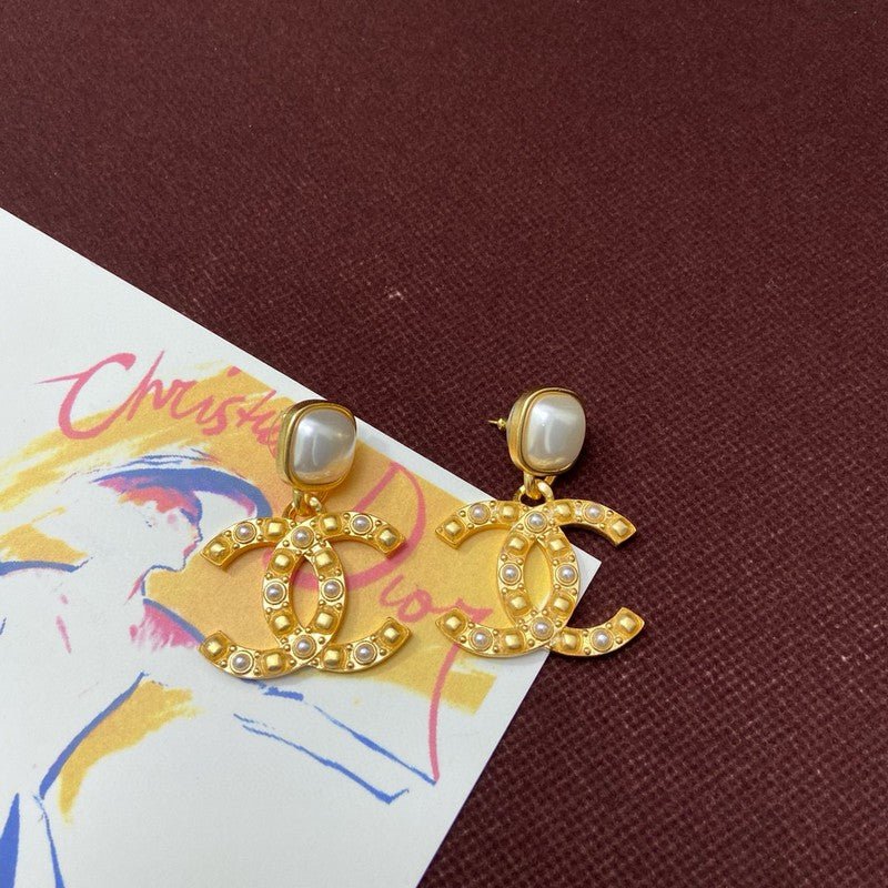 Chanel Pearl 18K Yellow Gold Earrings