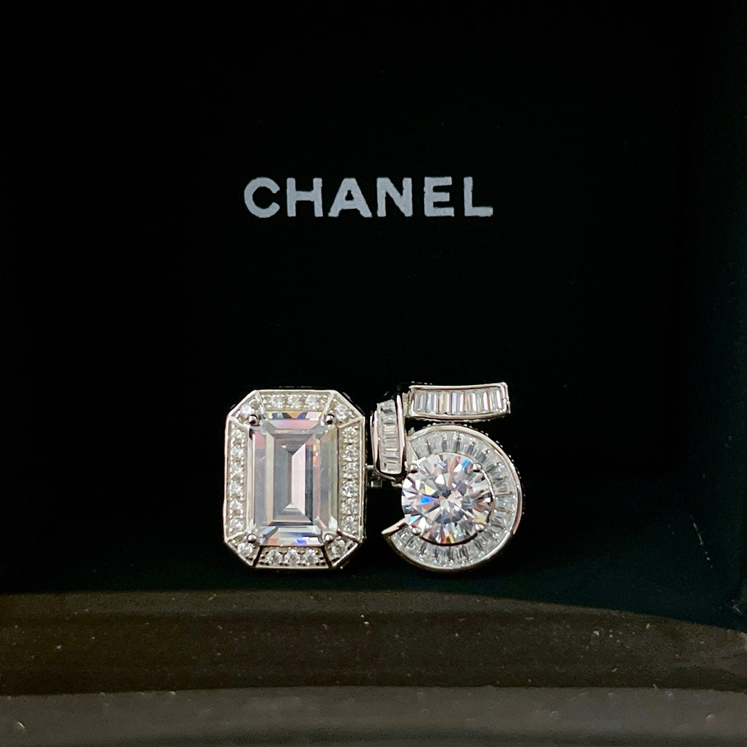 Chanel No.5 Diamonds 18K Gold Ring