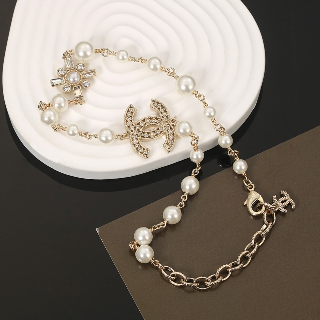 Chanel Flower Pearls 18K Gold Necklace