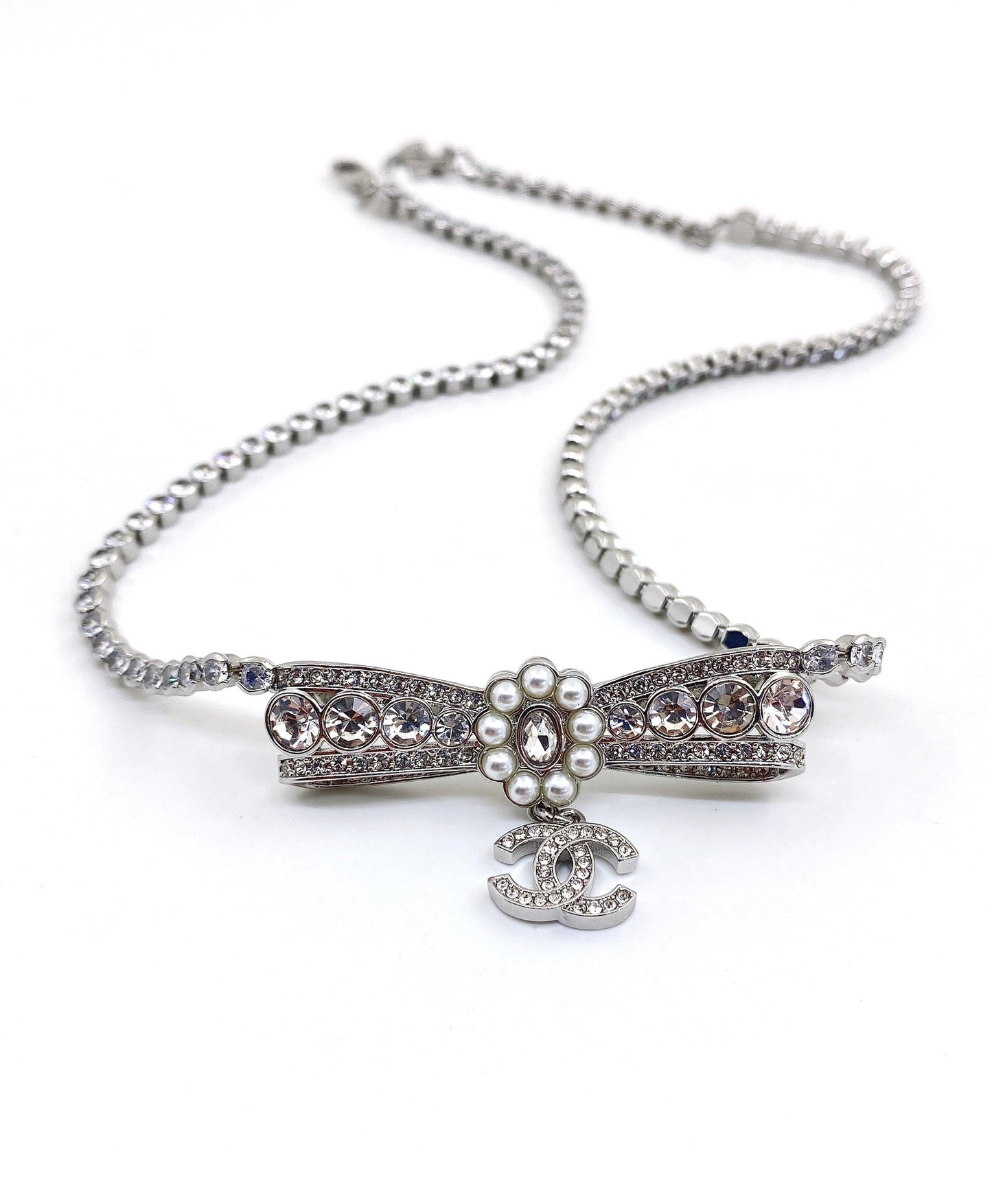 Chanel Diamonds Bow Tie 18K Gold Necklace