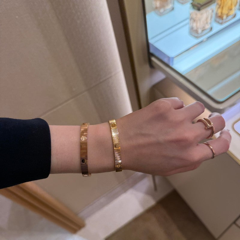 Love Unlimited 18K Gold Bracelet