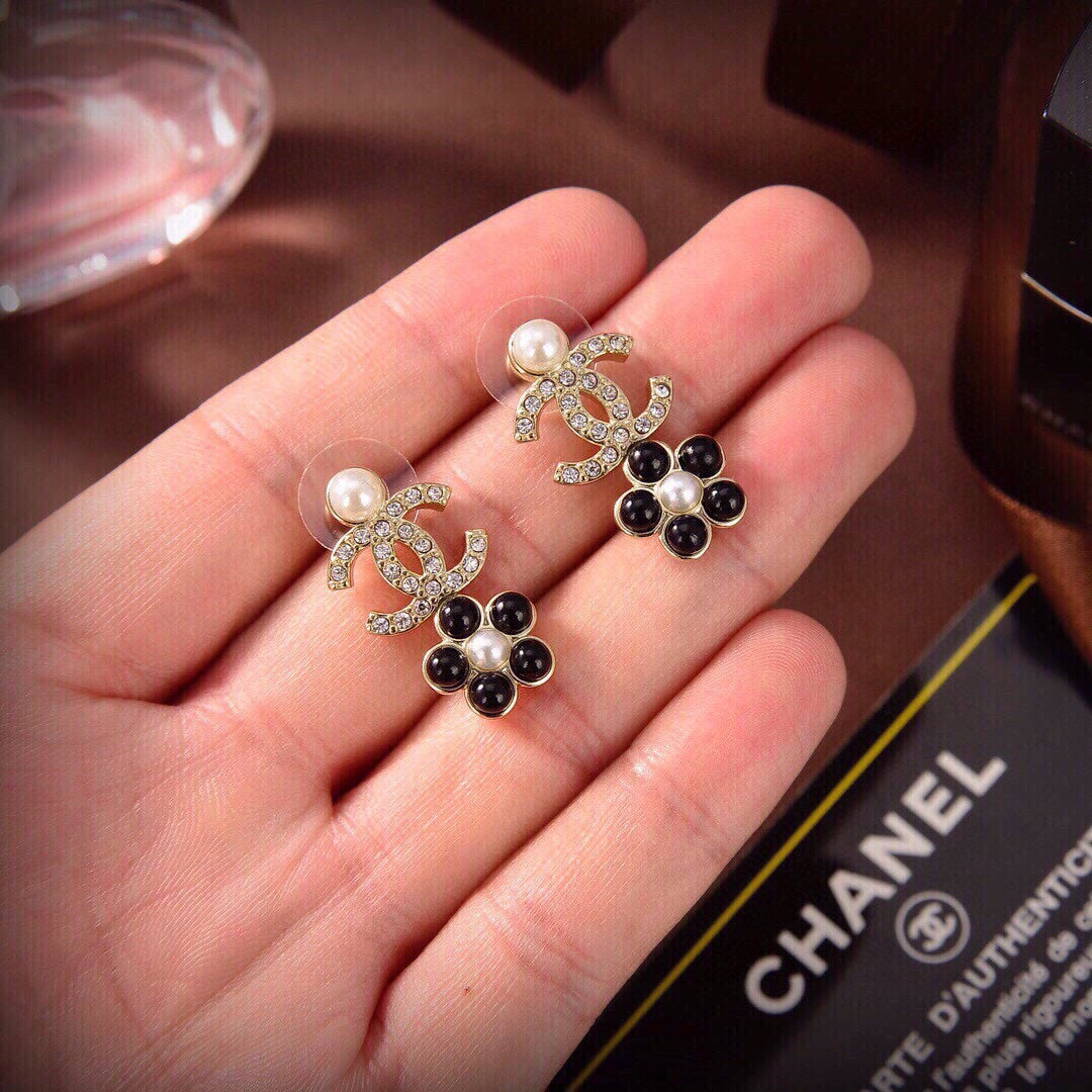 Chanel Butterfly Pendant 18K Gold Earrings