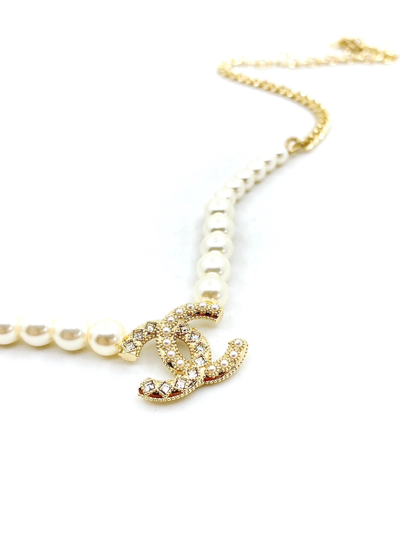 Chanel Pearls Choker 18K Gold Necklace