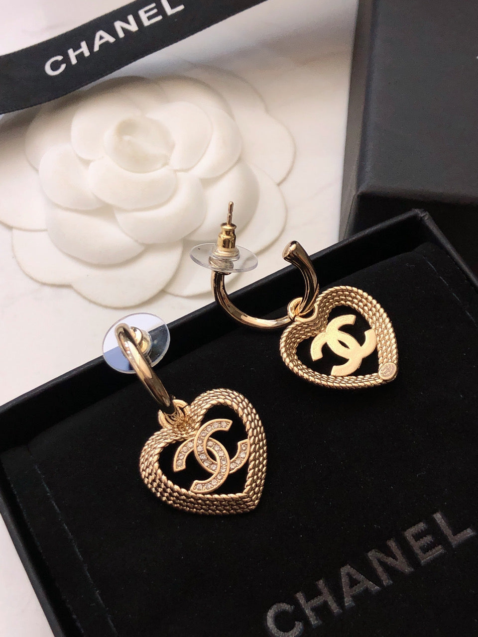 Chanel Heart Strass 18K Gold Earrings