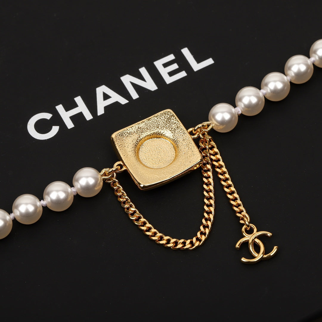 Chanel Pearls Choker 18K Gold Necklace