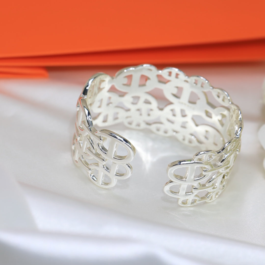 Hermes Chaine D'Ancre Wide Cutwork 18K Gold Bracelet