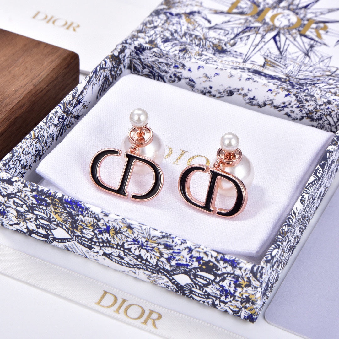 Dior 30 Montaigne 18K Gold Earrings