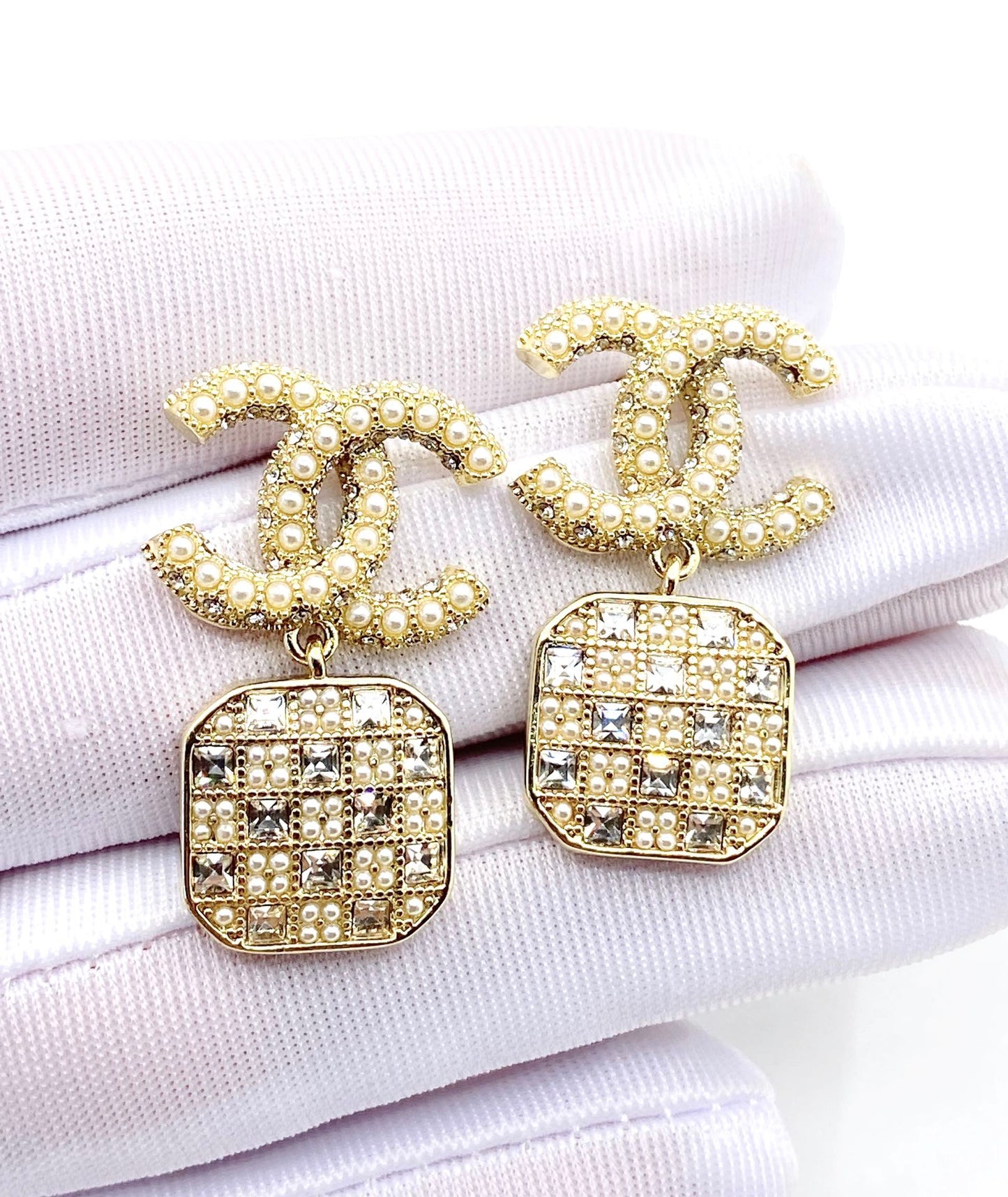 Chanel Diamonds Drop 18K Gold Earrings