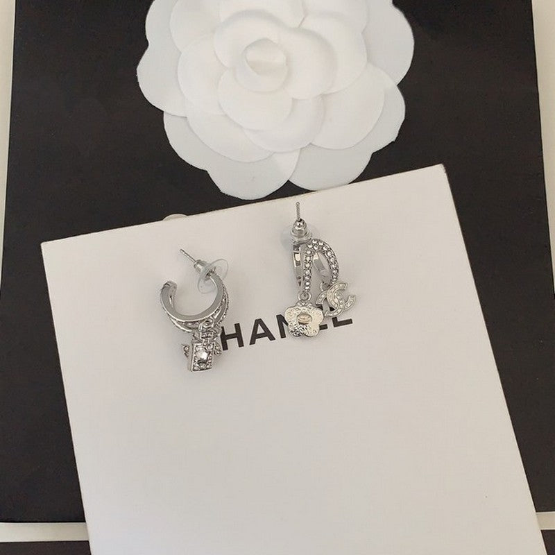 Chanel Flower Diamond 18K Gold Earrings
