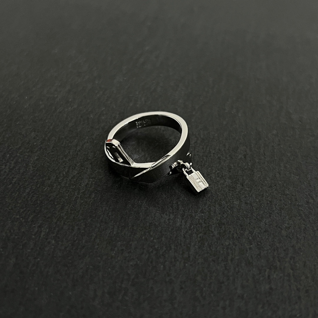 Hermes Kelly Gavroche 18K Gold Ring