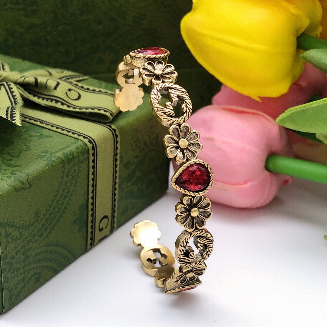 Gucci Double Flowers Red Crystals Open Cuff 18K Gold Bracelet