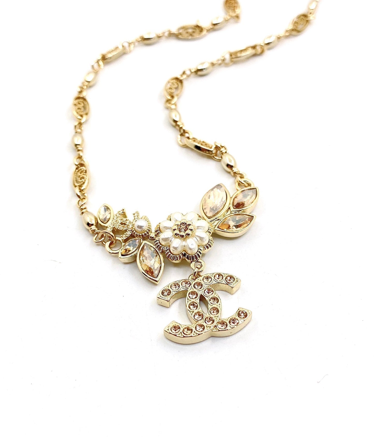Chanel Flower Pendant 18K Gold Necklace