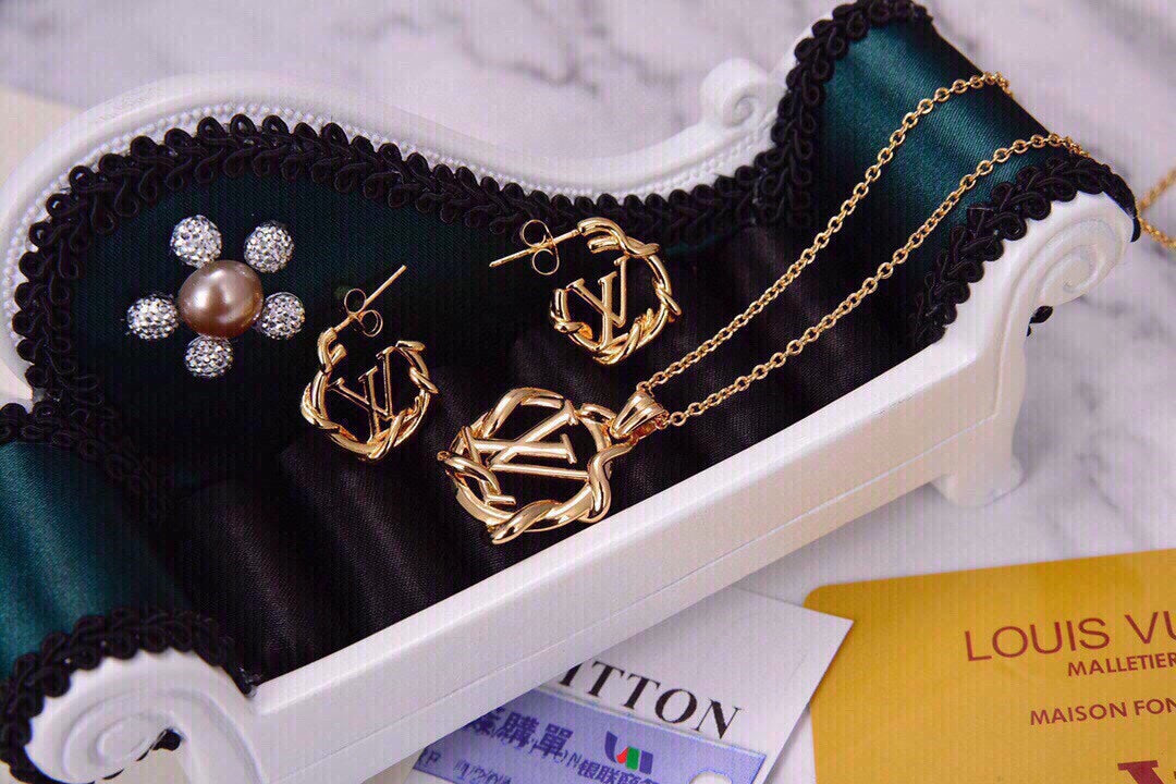 Louis Vuitton Garden Louise 18K Gold Necklace